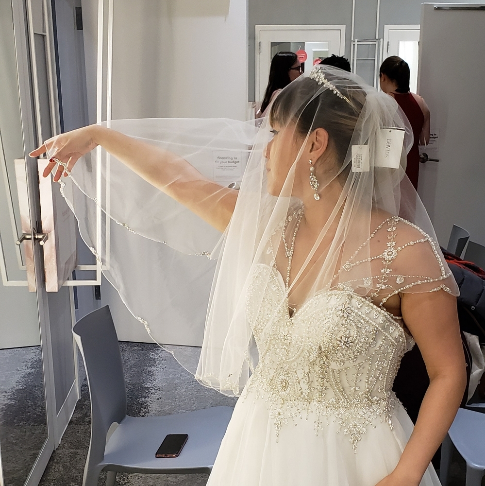 Fingertip Veil - Scalloped, beaded, white/ivory